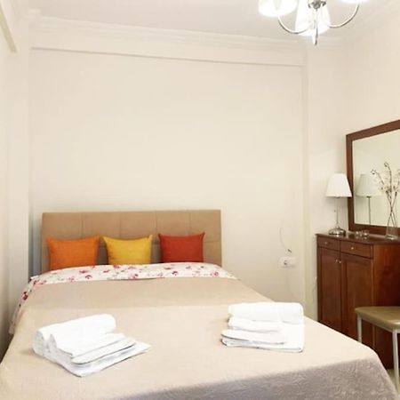Crimson Suite: 1-Bedroom Apartment In Selanik Dış mekan fotoğraf