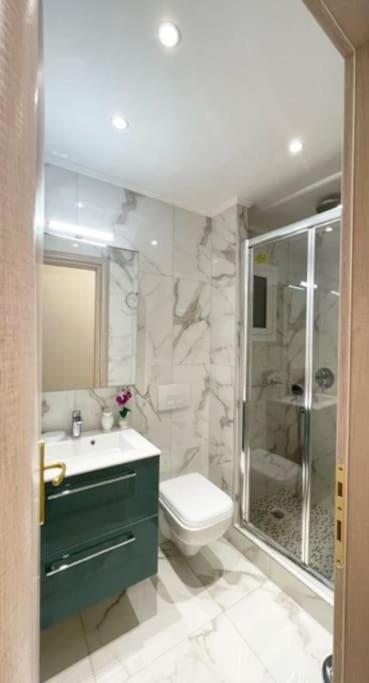 Crimson Suite: 1-Bedroom Apartment In Selanik Dış mekan fotoğraf